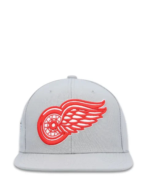 Mitchell & Ness Detroit Red Wings NHL Alternate Flip baseball cap