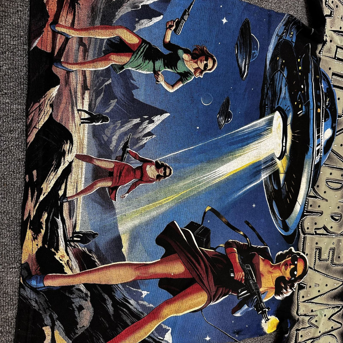 VALE USA Valley Dreams UFO Graphic T-Shirt