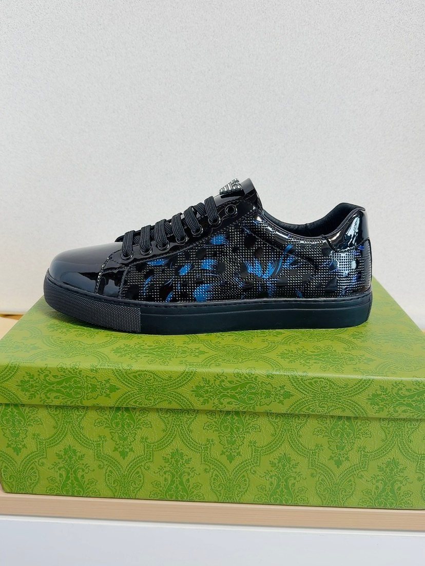 Gucci Men's Black and Dark Blue Patterned Sneakers